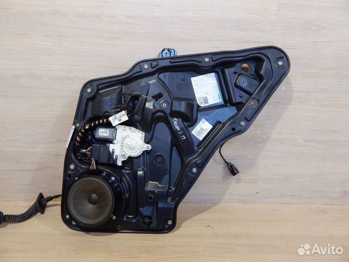 Стеклоподьемник задний правый Vw Tiguan 1