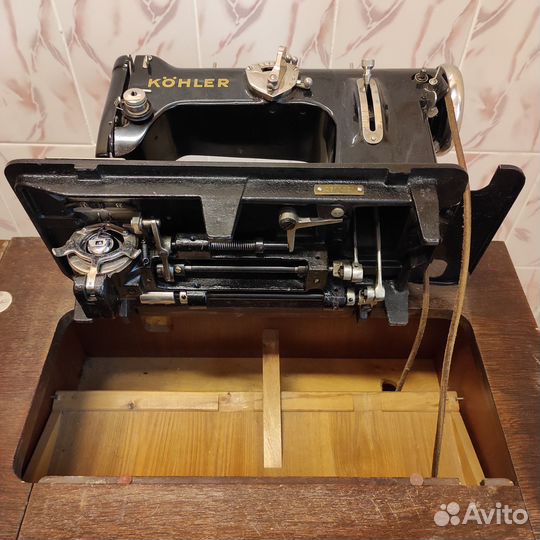 Швейная машина Kohler в тумбе