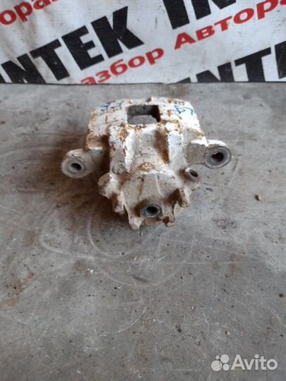 Суппорт передний правый Mitsubishi Lancer 9 2006