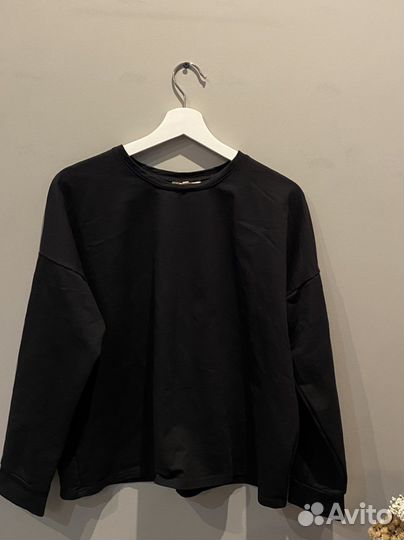 Черный женский свитшот