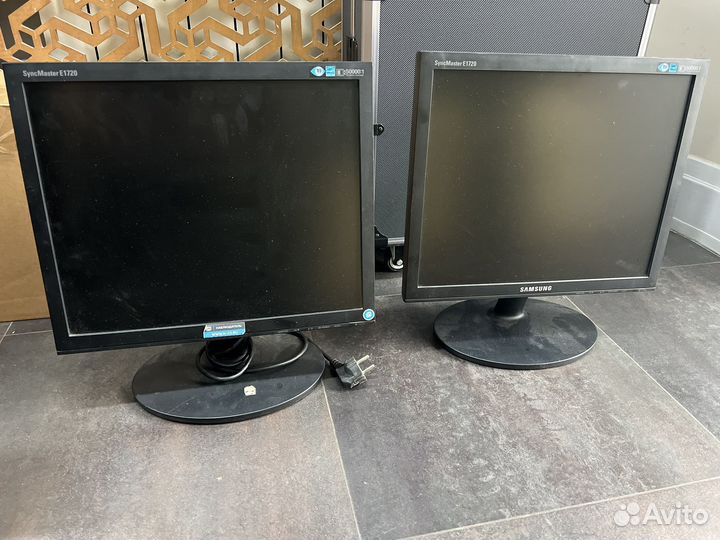 Монитор 17 дюймов VGA