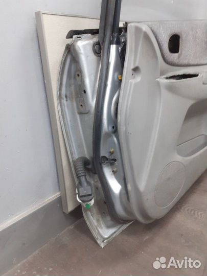 Дверь передняя правая Mazda Premacy CP fpde 2001