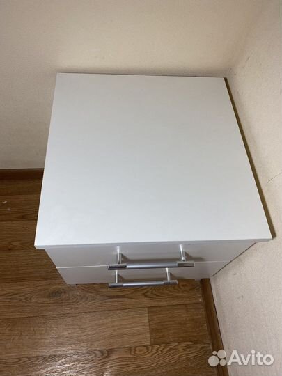 Тумба прикроватная с выдвижными ящиками