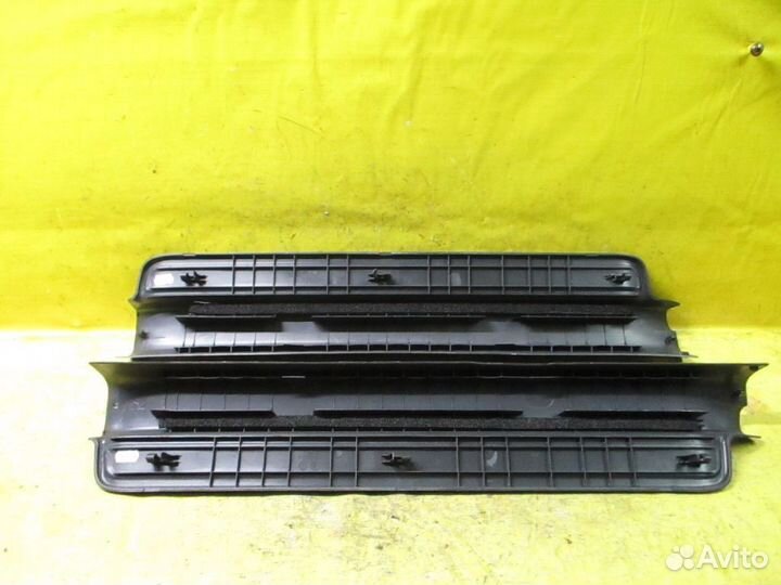 Накладка на порог салона Toyota Avensis AZT250