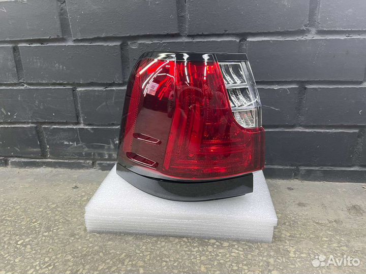 Фонарь левый LX570 в крыло GBT