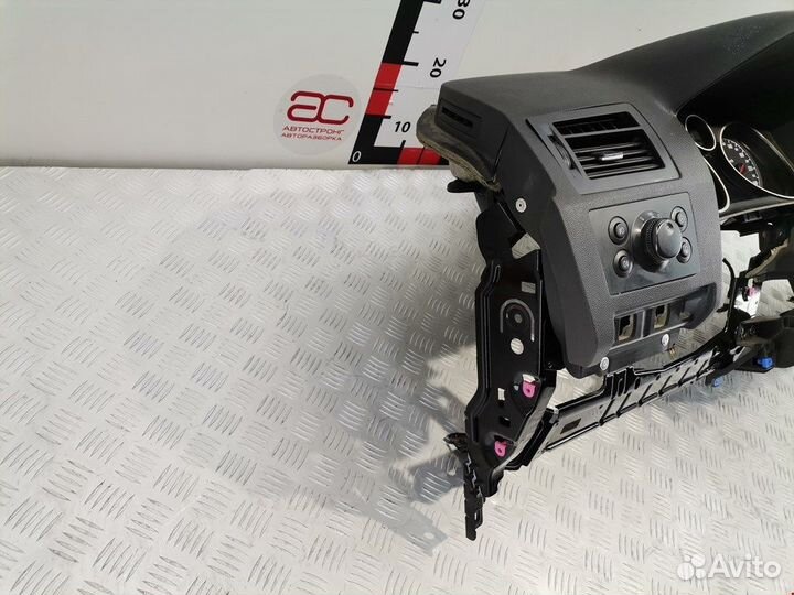 Торпедо (панель передняя) для Opel Zafira B