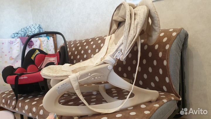 Комплект - автолюлька, шезлонг, ходунки и ванночка