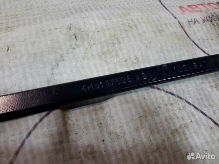 Поводок стеклоочистителя Ford Focus 2