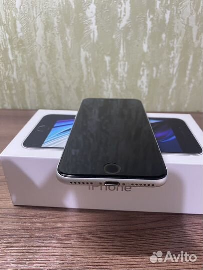 Телефон iPhone se 2020 идеал