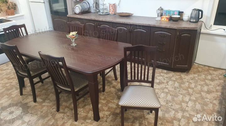 Стол и стулья