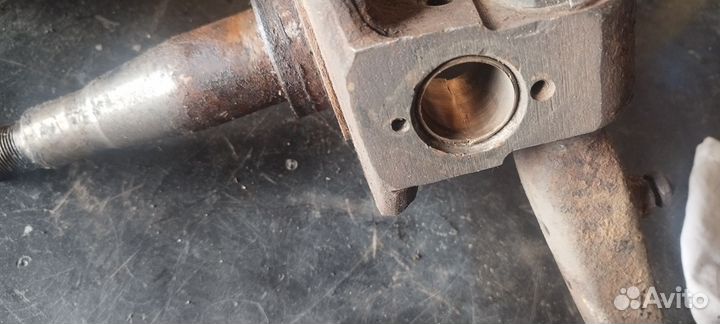 Поворотные кулаки газон