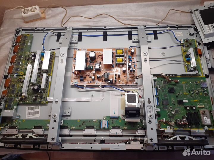 ЖК телевизор panasonic TX-LR50 с дефектным экраном