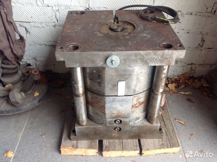 Пресс форма для производства 1л ведёрка из PP