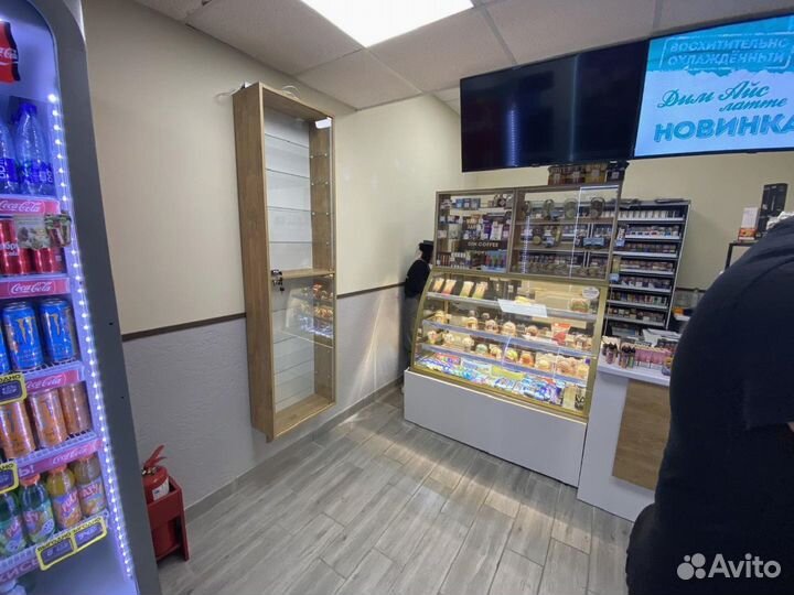 Стеллажи для выставки товара