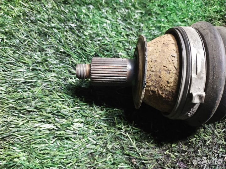 Полуось передняя правая Skoda Fabia II