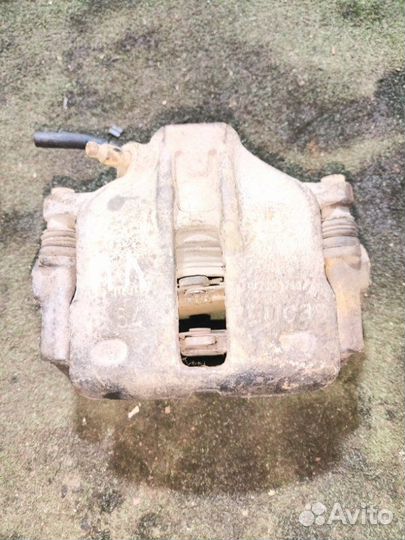 Суппорт передний левый Audi 80 B4 ABK