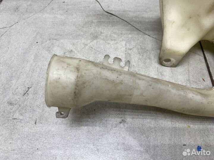 Бачок омывателя Митсубиси