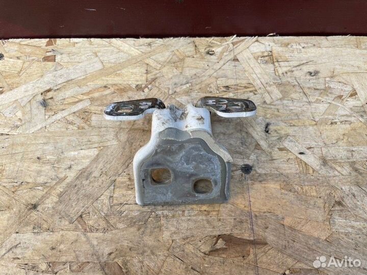 Петля двери LADA X-Ray