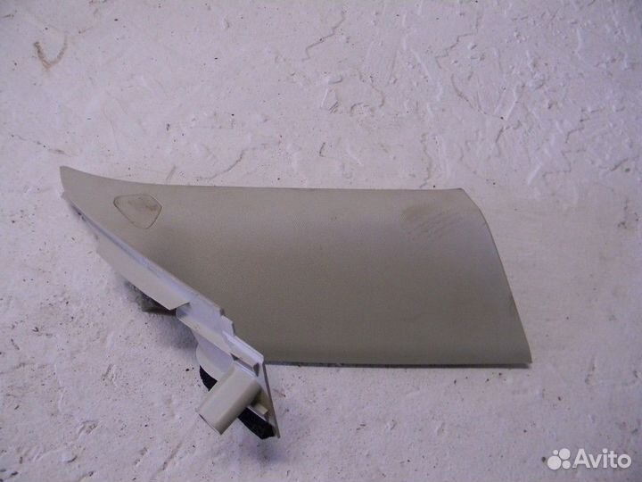 Обшивка стойки Focus III 2011