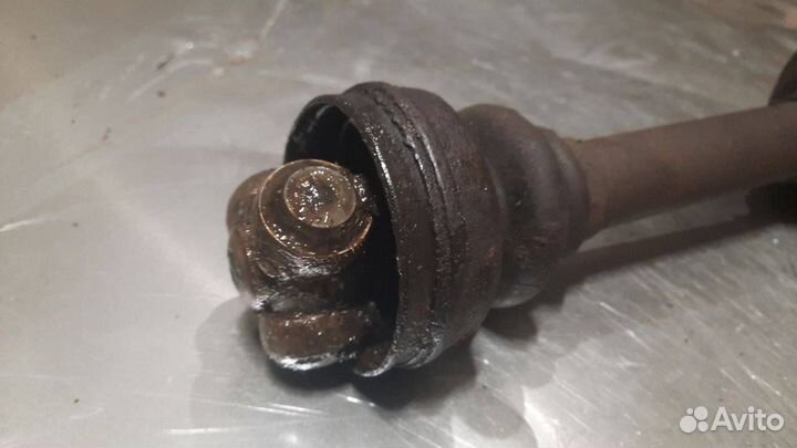 Полуось передняя левая Peugeot Partner (M49) 2002