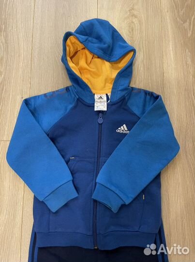 Костюм спортивный