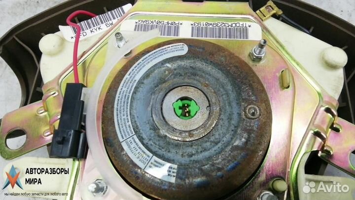 Подушка безопасности водителя Chrysler 300M 2000