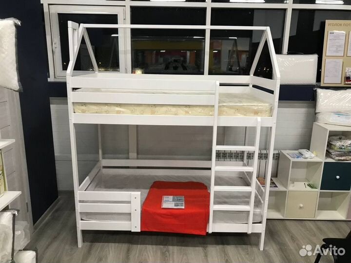 Двухъярусная кровать