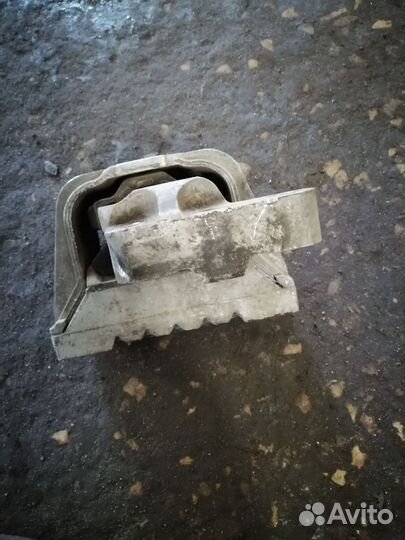 Опора двигателя правая volkswagen