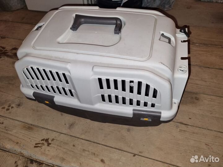 Переноска и кошачий лоток