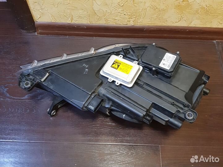 Фара ксенон левая Volkswagen Tiguan