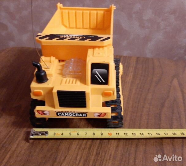 Самосвал на радиоуправлении
