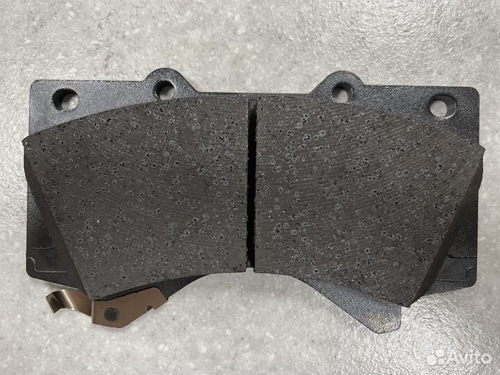 Колодки тормозные передние Toyota LC200