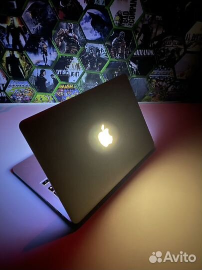 Ноутбук Apple macbook pro 13.3 i5/Iris/8Gb/SSD256