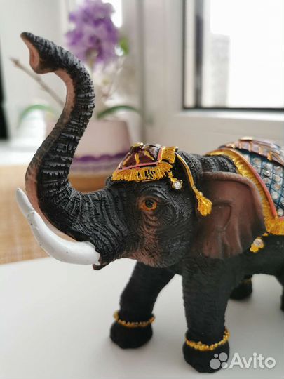 Статуэтка слон