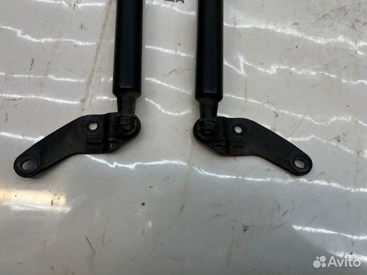 Амортизатор багажника Volkswagen Touareg 7P5 NF