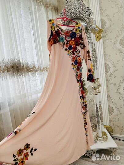Нарядное женское платье 48 р