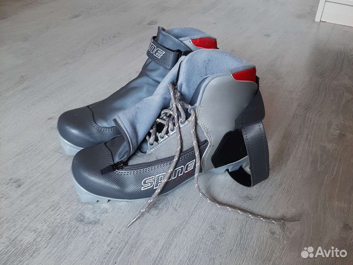 Лыжные ботинки