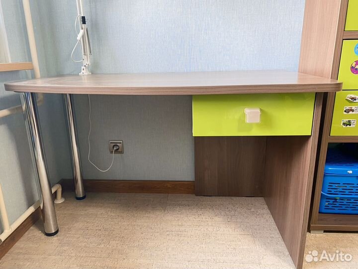 Письменный стол