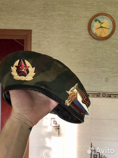 Берет, значки, аксельбант