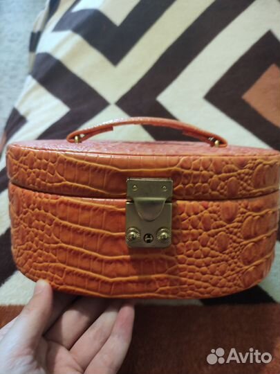 Шкатулка для ювелирных украшений