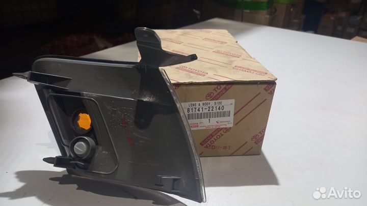 Стекло указателя поворота Toyota Cresta X100