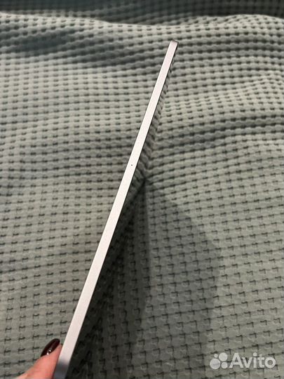 Apple iPad Pro 12.9 (2022)