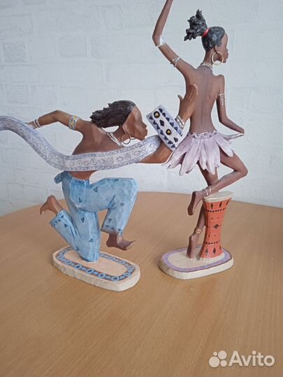 Статуэтки - сувенир