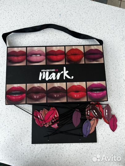 Набор косметики. 18 блесков для губ Avon Mark