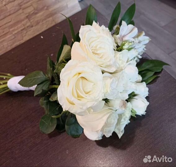 Свадебный букет из живых цветов