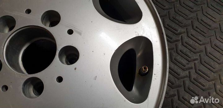 Всего 1шт оригинал Mercedes E class R15 5x112