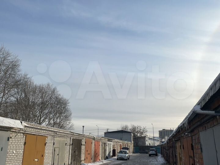 Гараж, > 30 м²