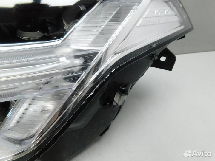 Фара левая Volvo XC90