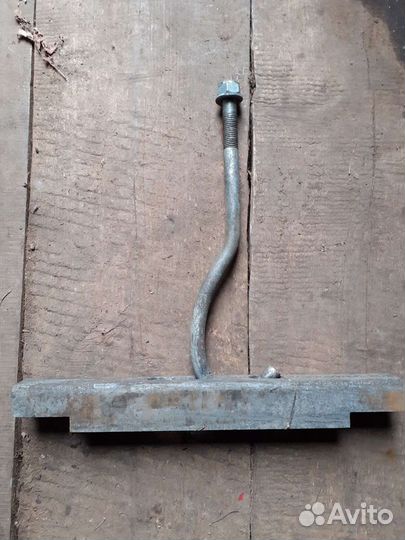 Крепление запасного колеса