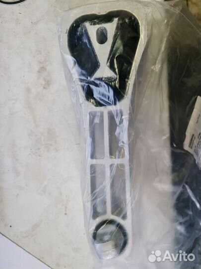 Верхняя опора двигателя 32298608, volvo XC90